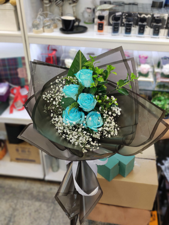 قیمت دسته گل رز آبی در گلفروشی آنلاین مارال گل