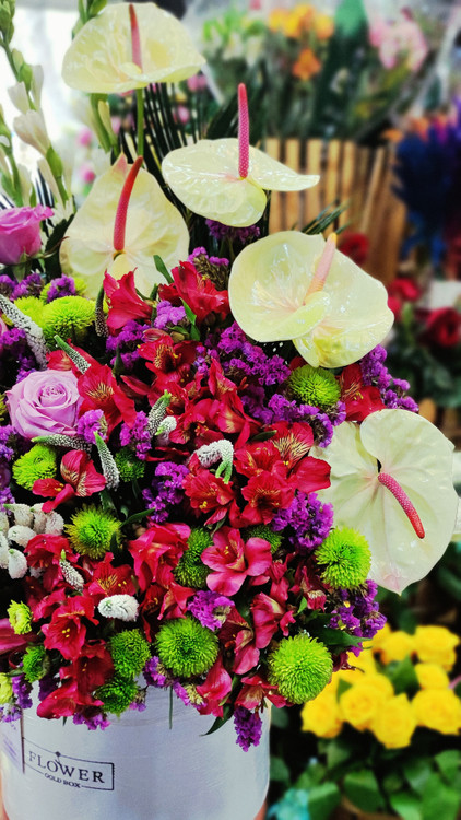 گلفروشی آنلاین مارال گل ارومیه | باکس گل مجلل