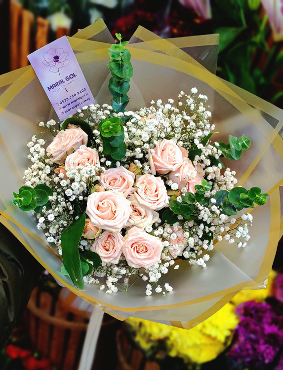 خرید دسته گل رز مینیاتوری با ارسال رایگان و فوری در ارومیه و تضمین شادابی گل