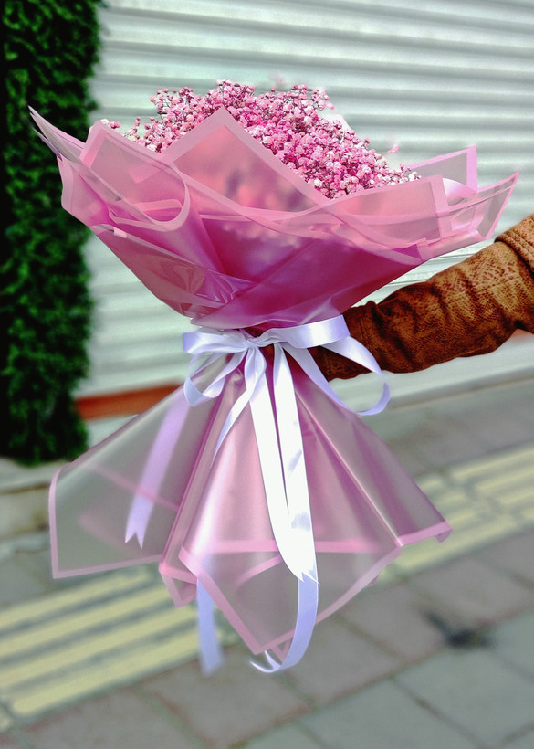ترکیب زیبای گل ژیپس با بستهبندی شیک گلفروشی